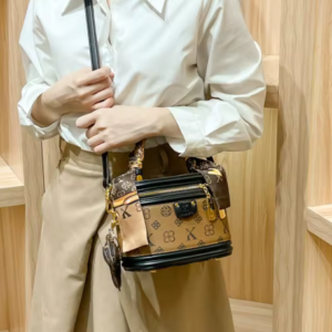 حقيبة يد ذات علامة تجارية فاخرة 2025 حقيبة صندوقية جديدة راقية، حقيبة دلو، حقيبة كروس قطرية بكتف واحد، عصرية