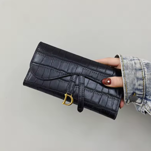 محفظة نسائية طويلة