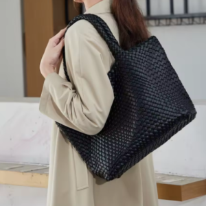 شنطة يد منسوجه يدويا